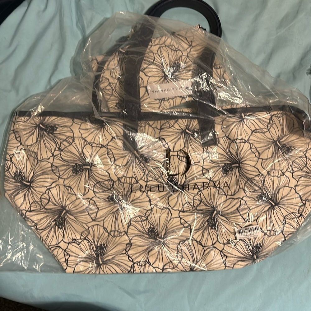 Lulu Dharma tote bag w/pouch